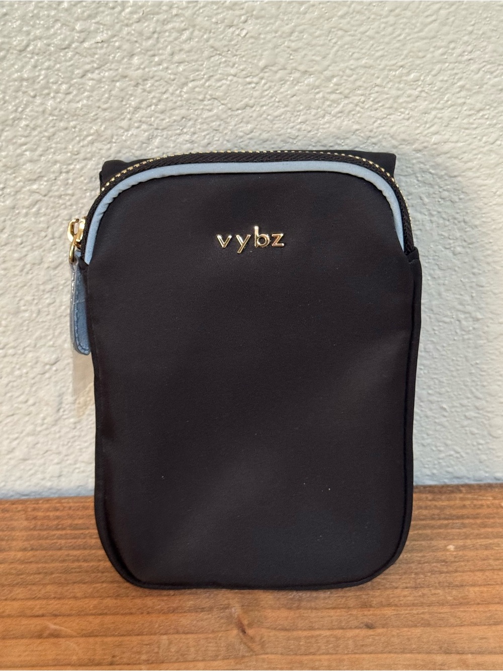 Black Magnetic Pocket Pal Bag/Wallet with Zippered Pocket RFID Blocking
Travel